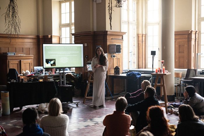 Marieke McKenna speaking to an audience in a panelled room at Kasteel Ter Beken